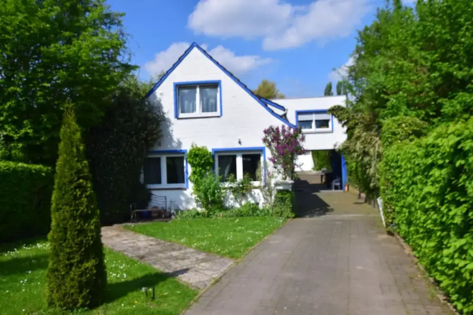 Tolstov-Hotels Large 3 Room Apartment with Garden