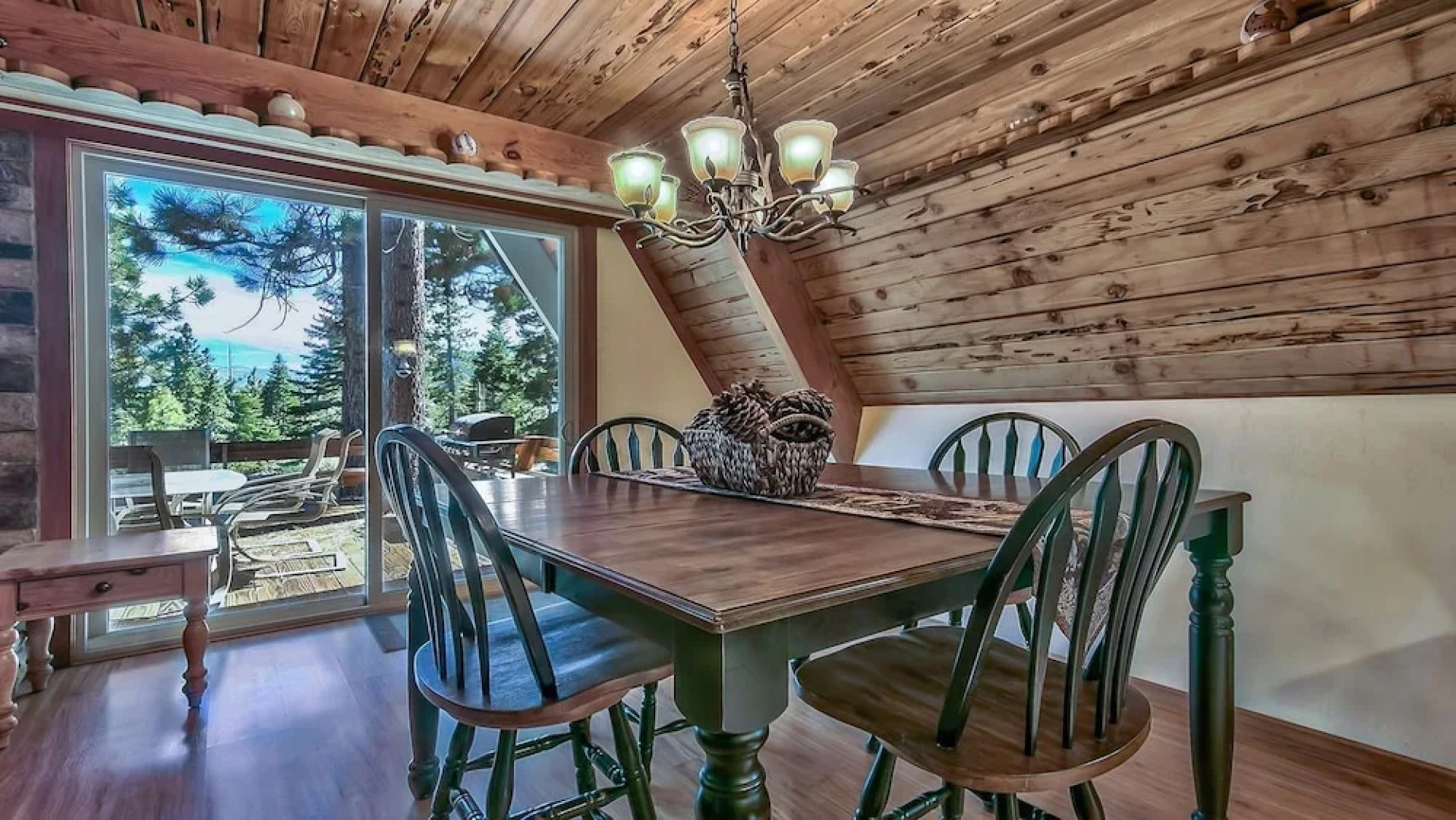 Mewuk Mountain Lodge by RedAwning