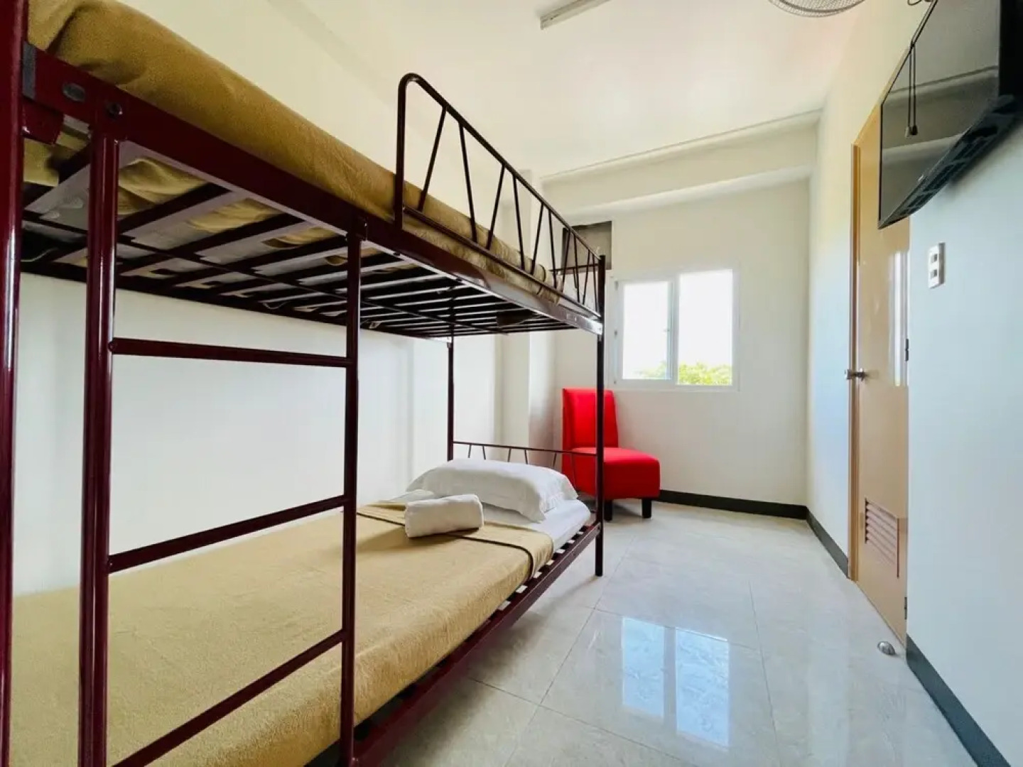 Vaccinated Staff - 823 Stay Inn