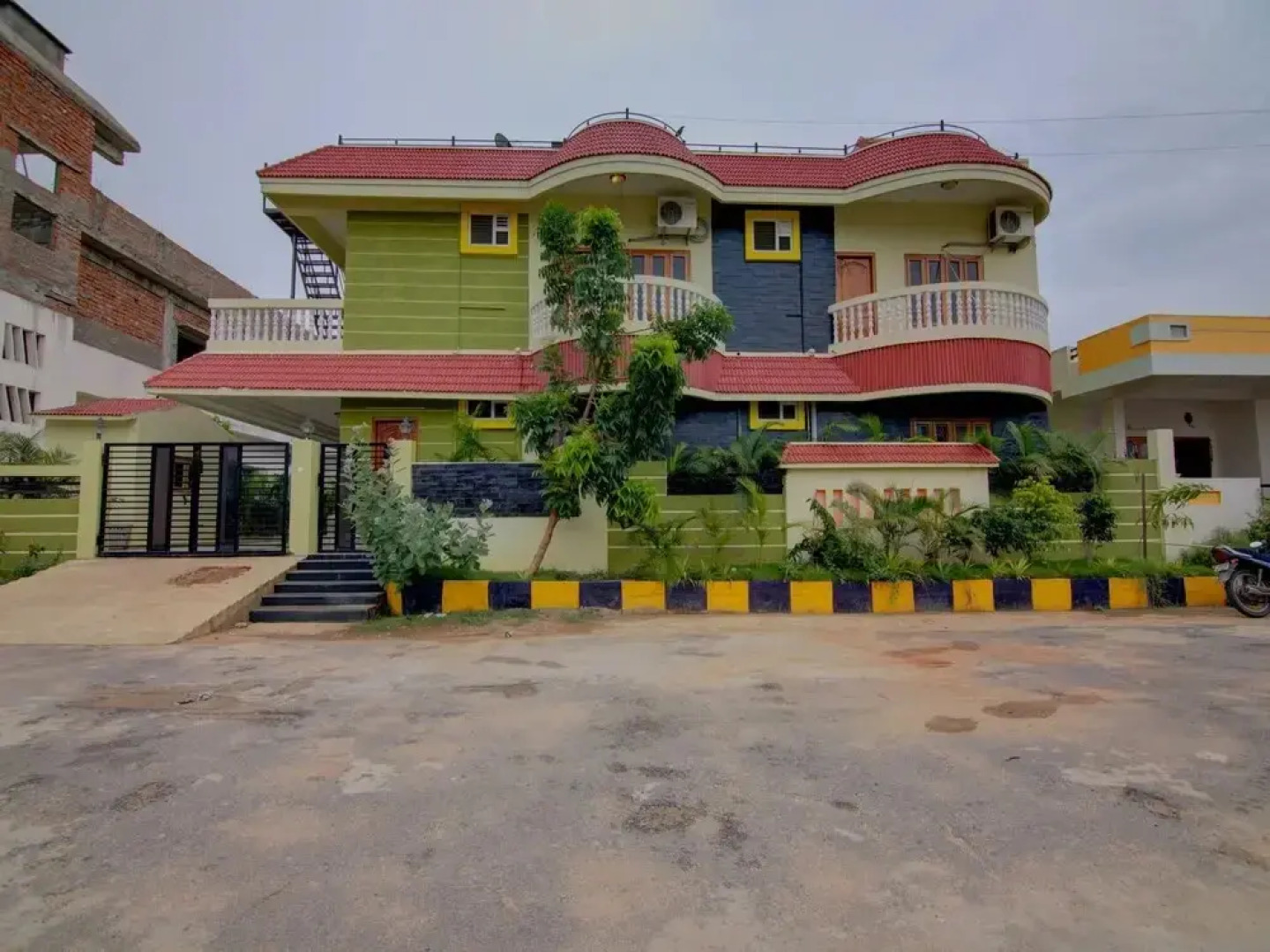 Pramukh Palace by OYO Rooms