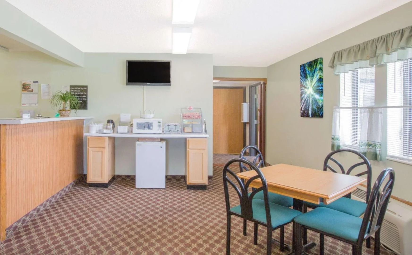 Rodeway Inn near I-35 Lamoni