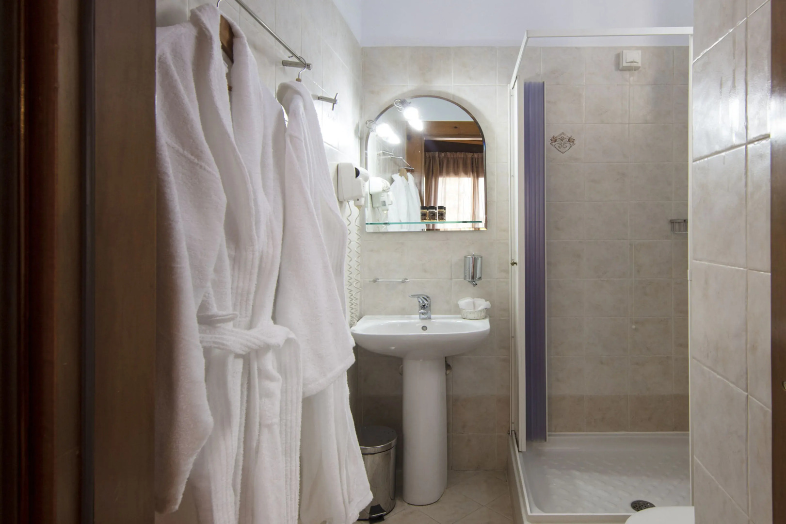 Stone Suites by White Hills