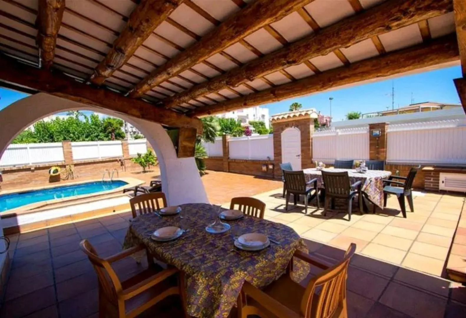 R116 Casa adosada con piscina privada en Cunit