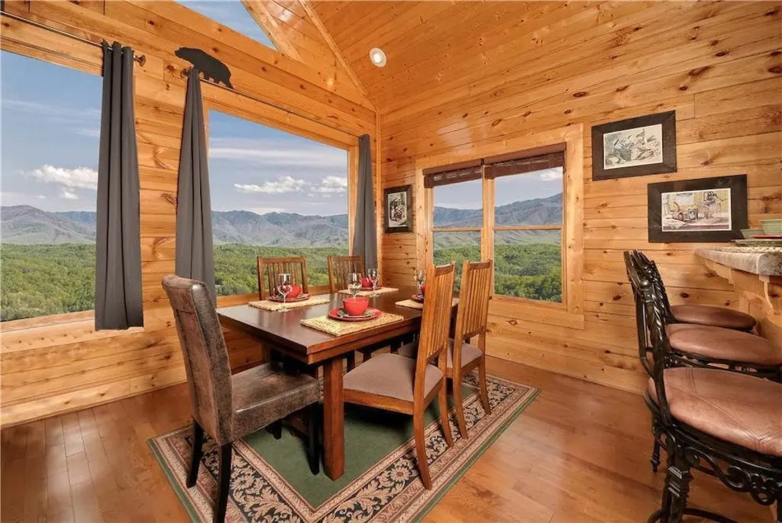 On Eagle's Wings - 2 Br cabin by RedAwning