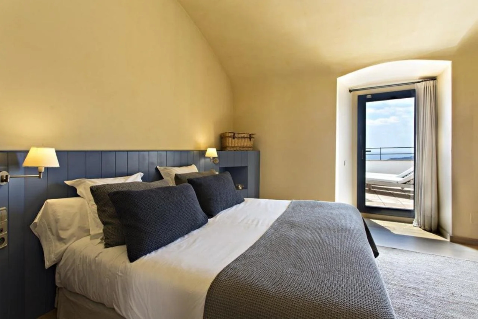 El Far Hotel Restaurant