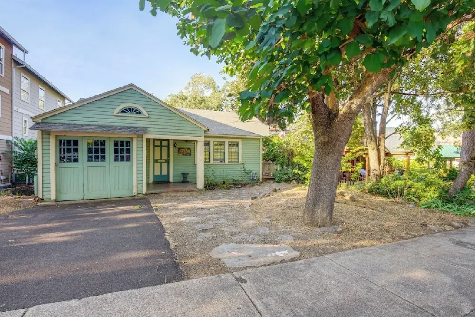 Dog-friendly 'columbia Cottage' in Hood River!