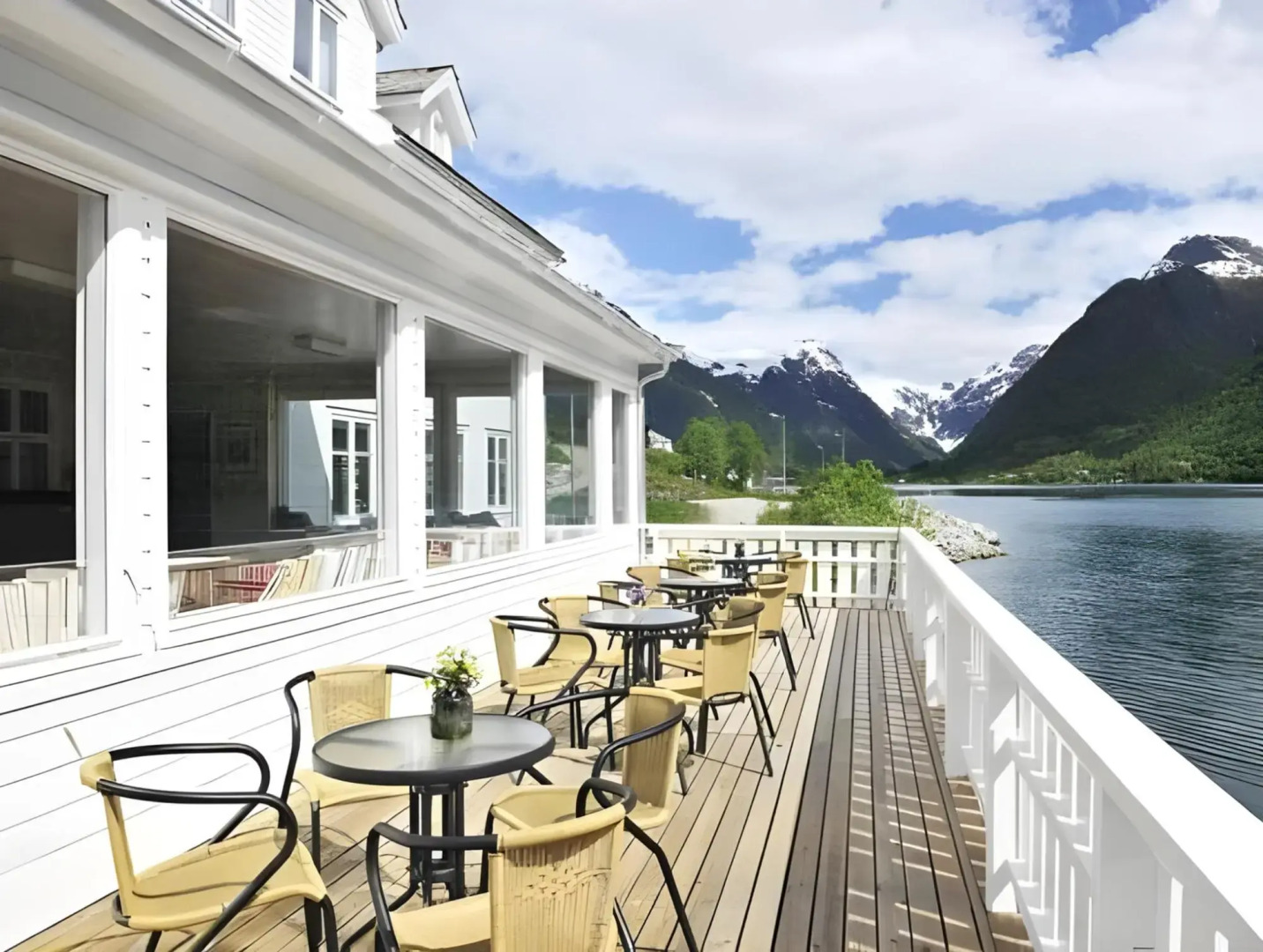 Fjærland Fjordstove Hotell