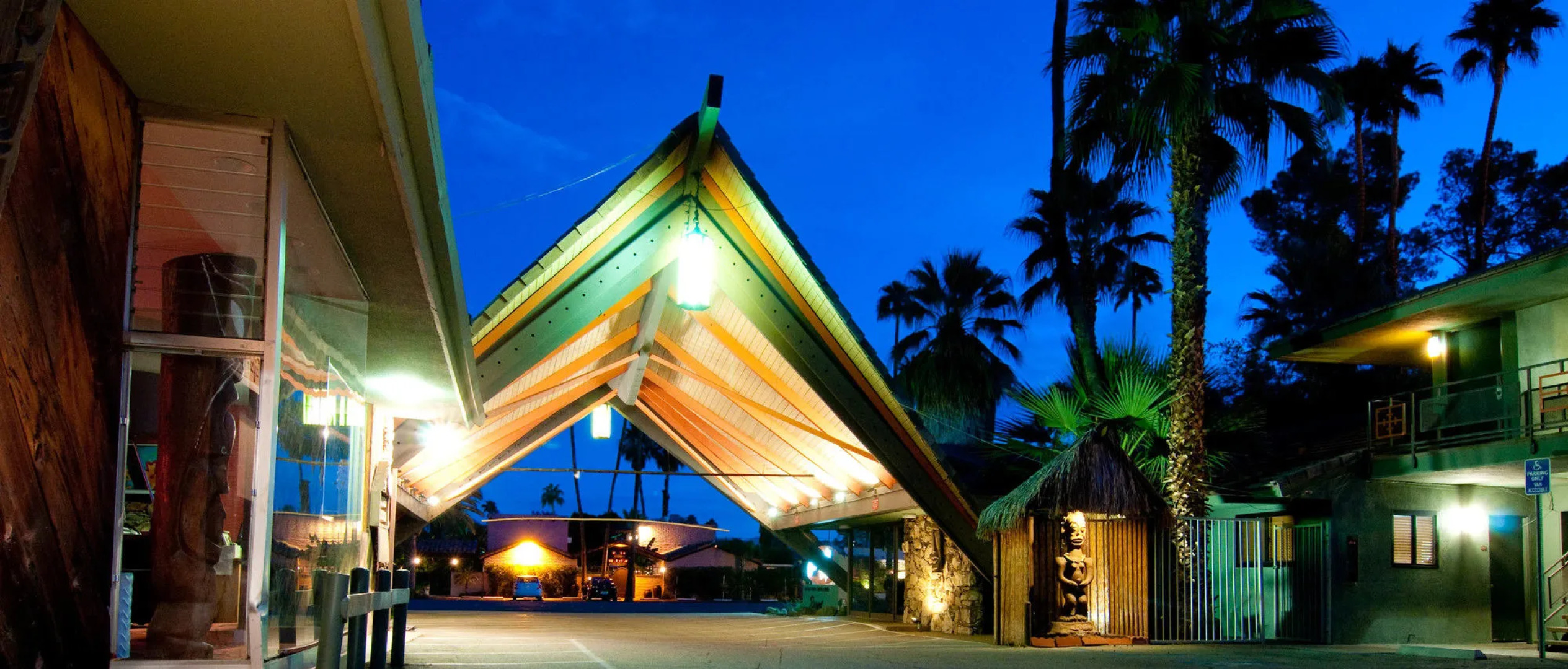 Caliente Tropics Hotel