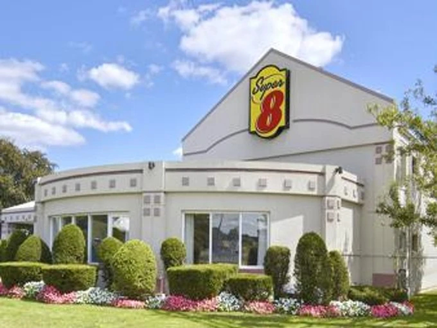 Super 8 Milford/New Haven