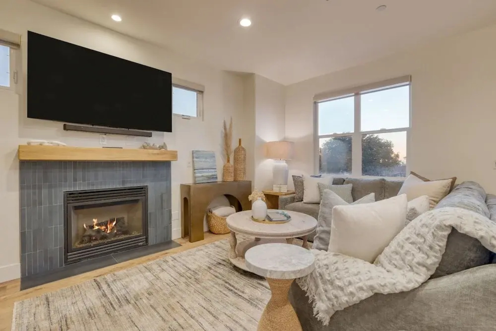 Sunset Serenity by Avantstay Rooftop w Hot Tub Fire Pit 3 Blocks to Beach