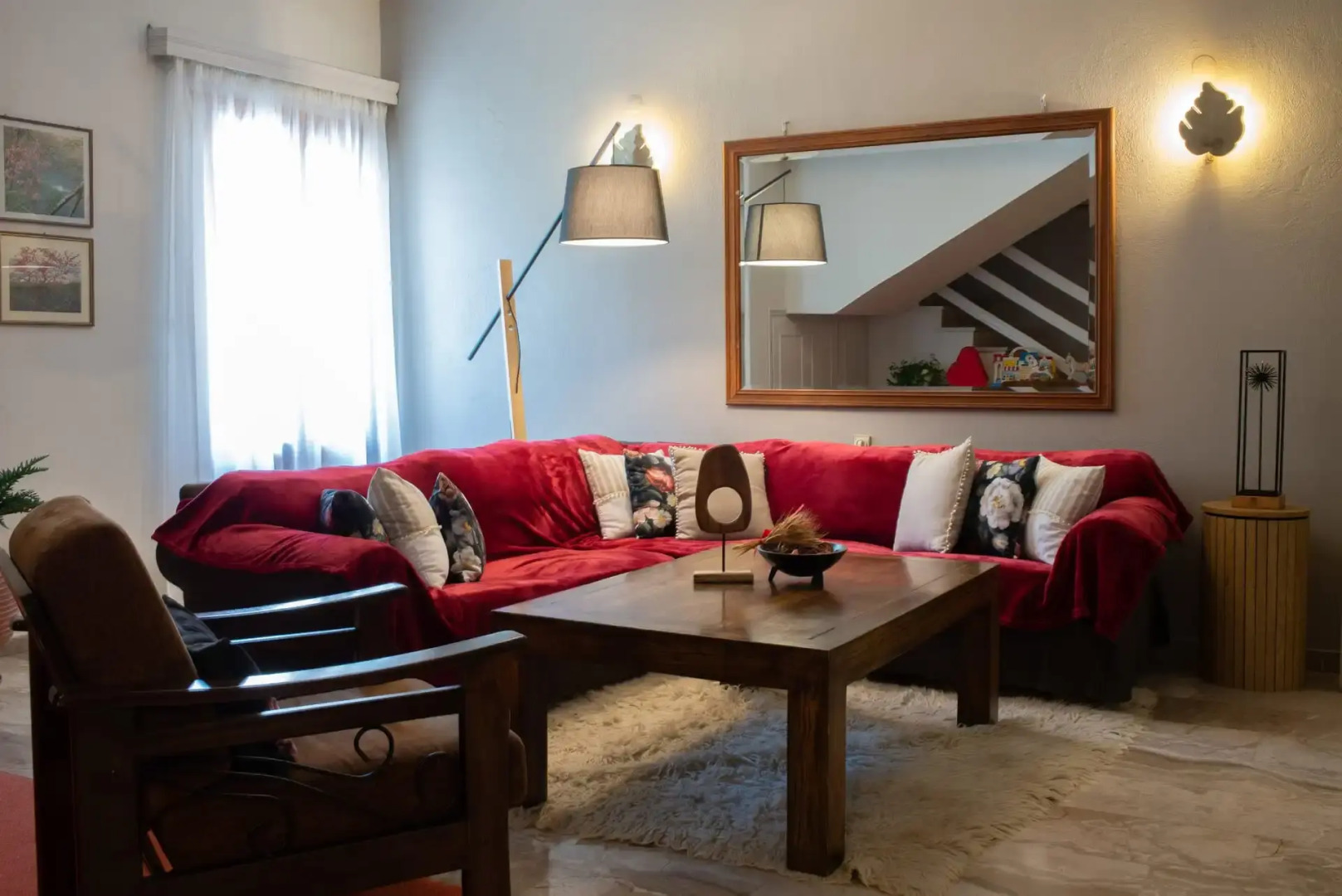 To Balcony tis Agorianis