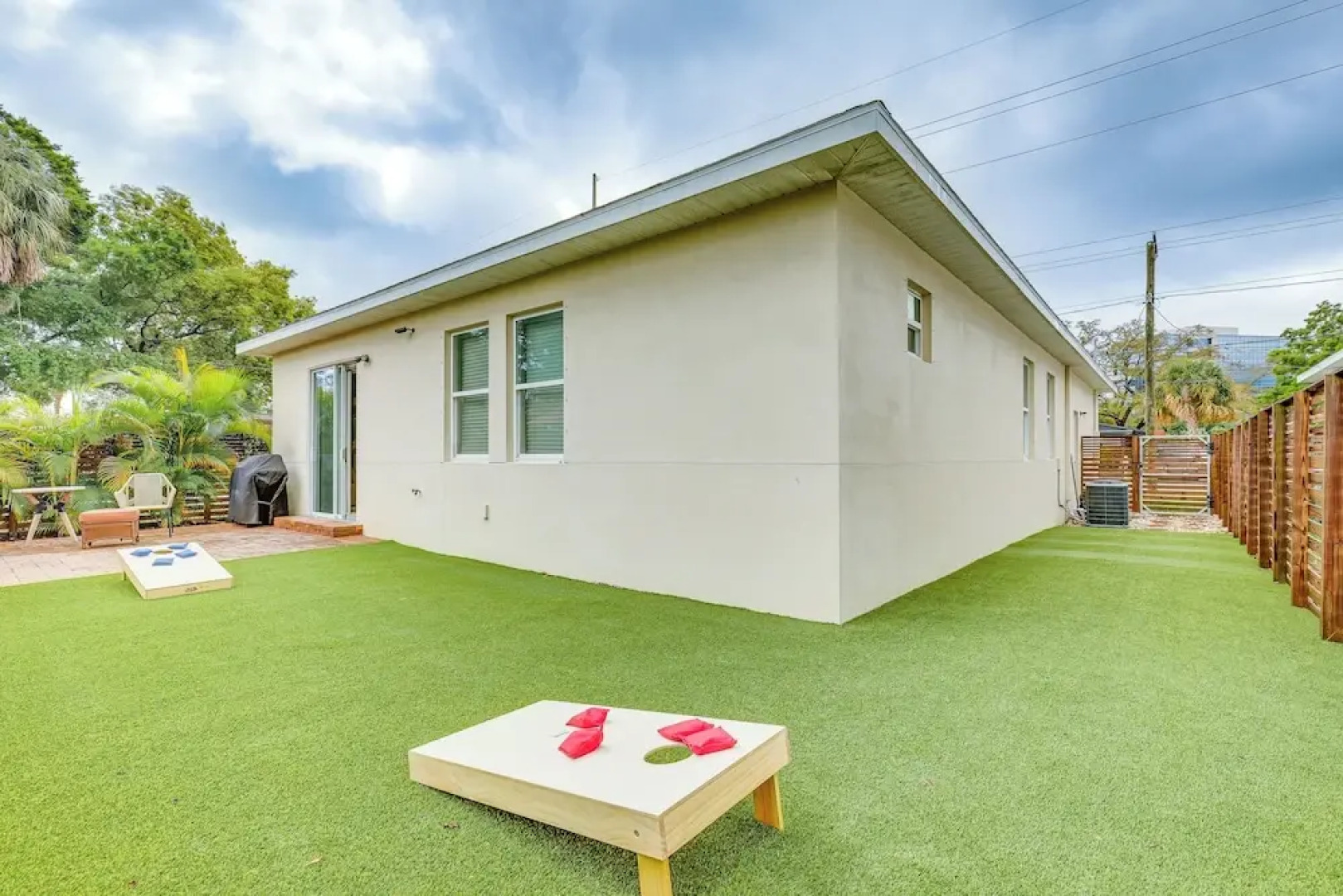 Tampa Home w/ Fire Pit, Yard, Cornhole + More!