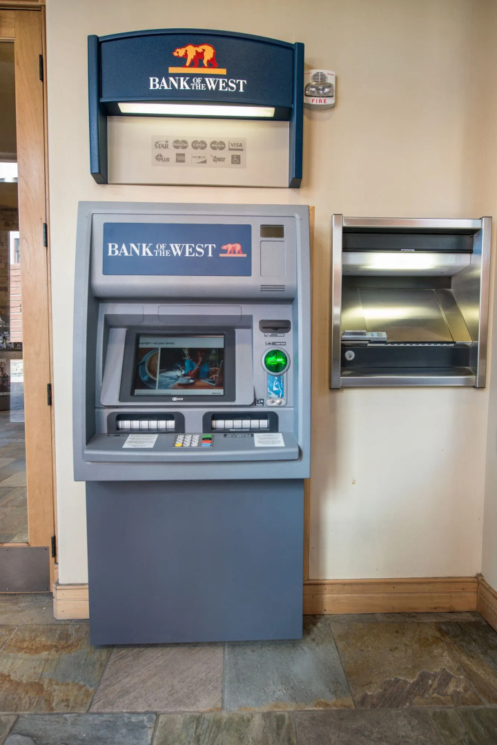 Lodge at Mountaineer Square