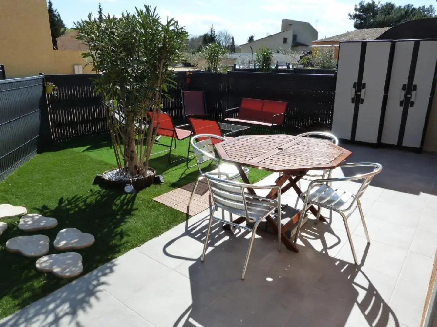 appart cosy avec son exterieur chaleureux,piscine et parking prive