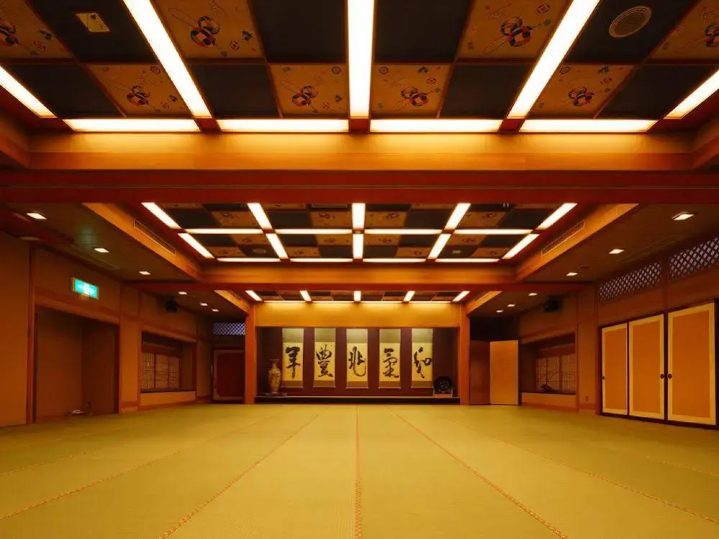 Hotel Hoho "A hotel overlooking the Echigo Plain and the Yahiko mountain range"