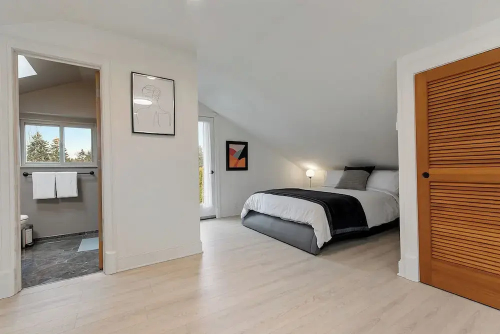 Joyful Kirkland Home, Near Beach, Hot Tub & AC