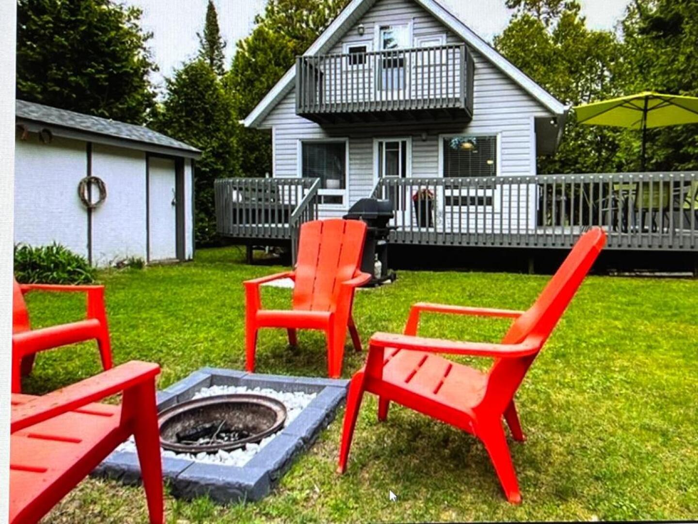 Beachy Chic-Completely renovated- Steps to the Beach