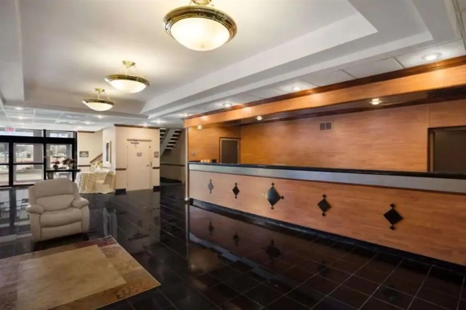 Days Inn & Suites by Wyndham Elyria