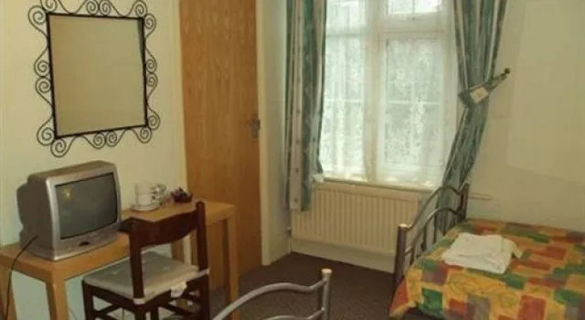 Papillon Woodhall Arms