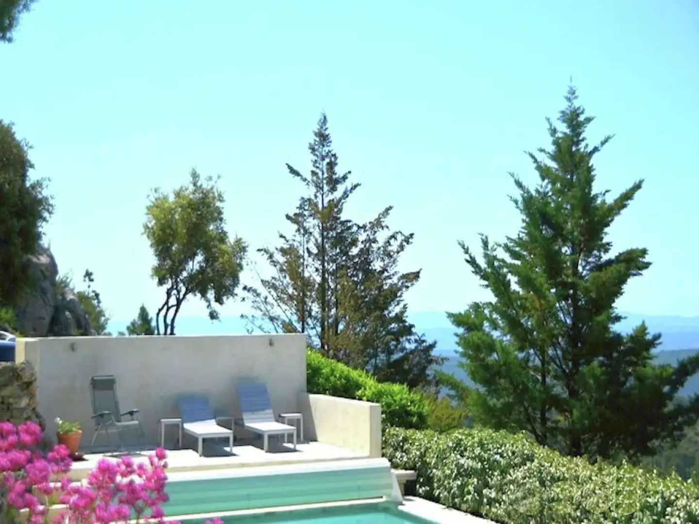 Sprawling Villa in Tourtour with Swimming Pool