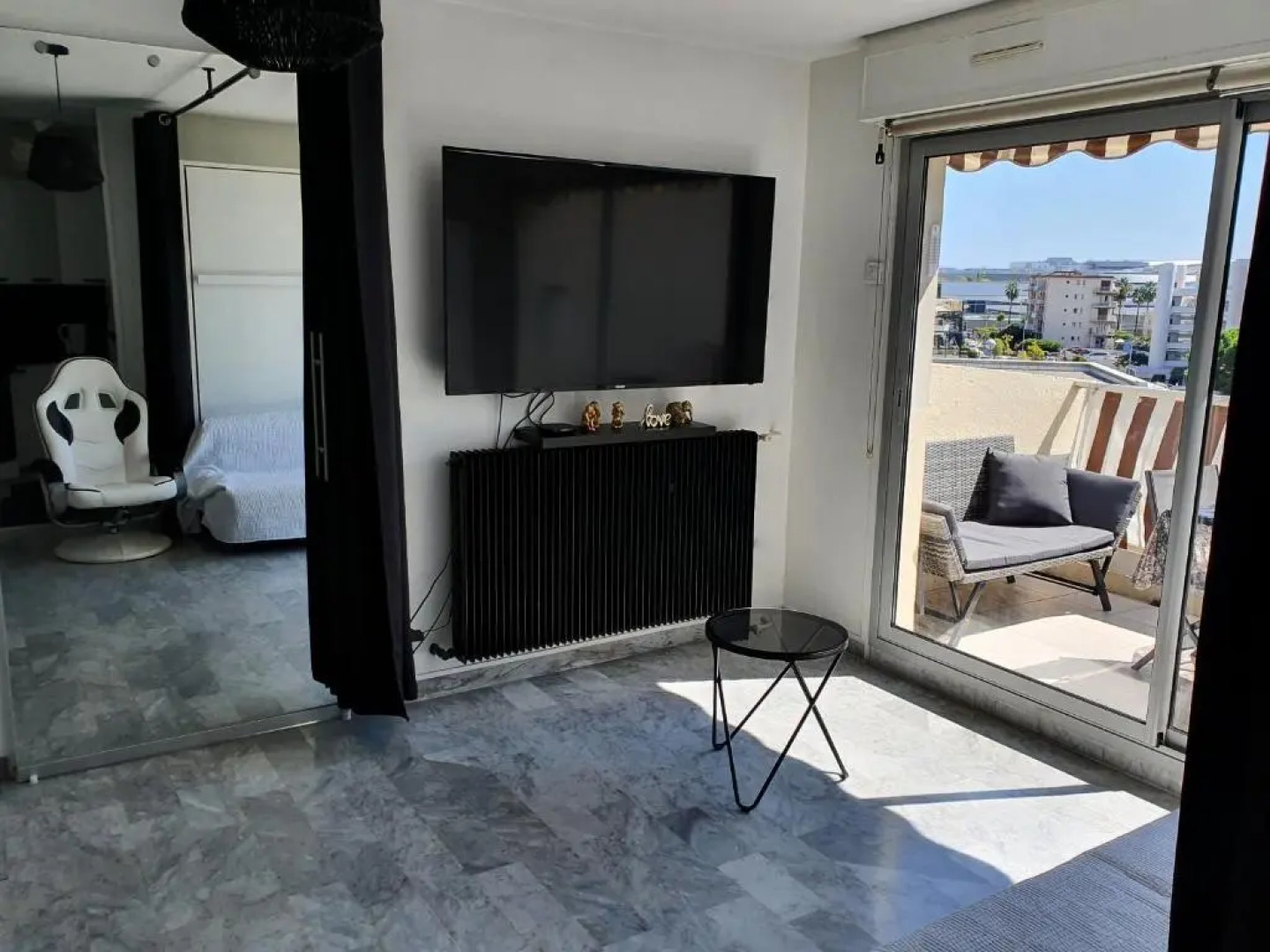 Superbe appartement plage SAINT-LAURENT DU VAR