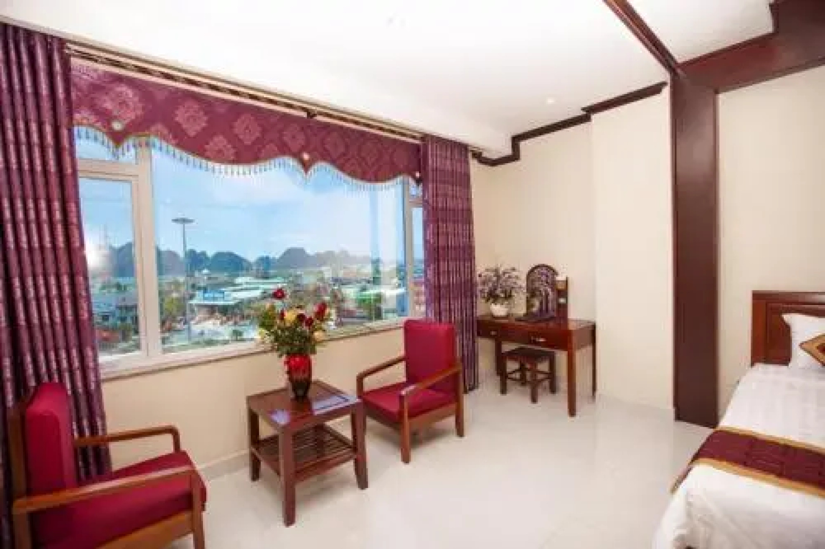 Khách sạn Việt Hoàng 24H
