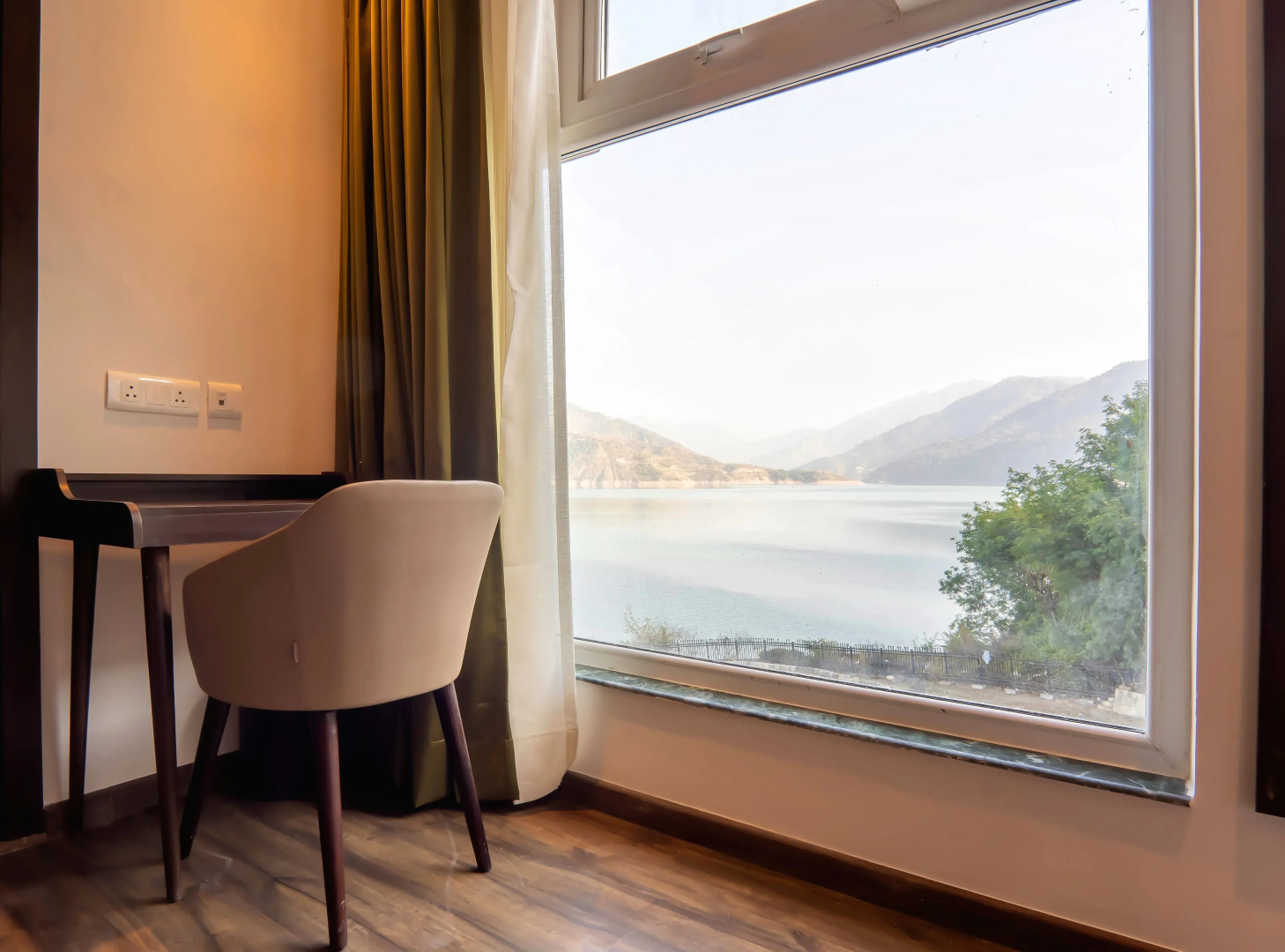 Hotel Le ROI Lake View koti