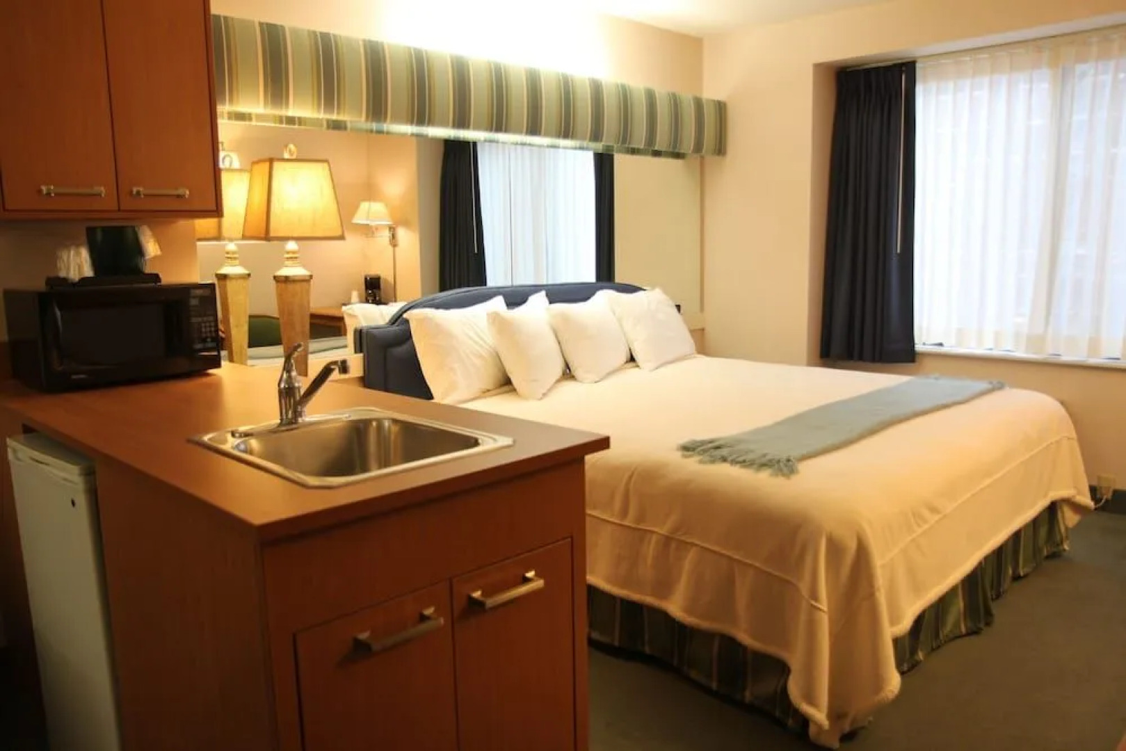 Brentwood Inn & Suites