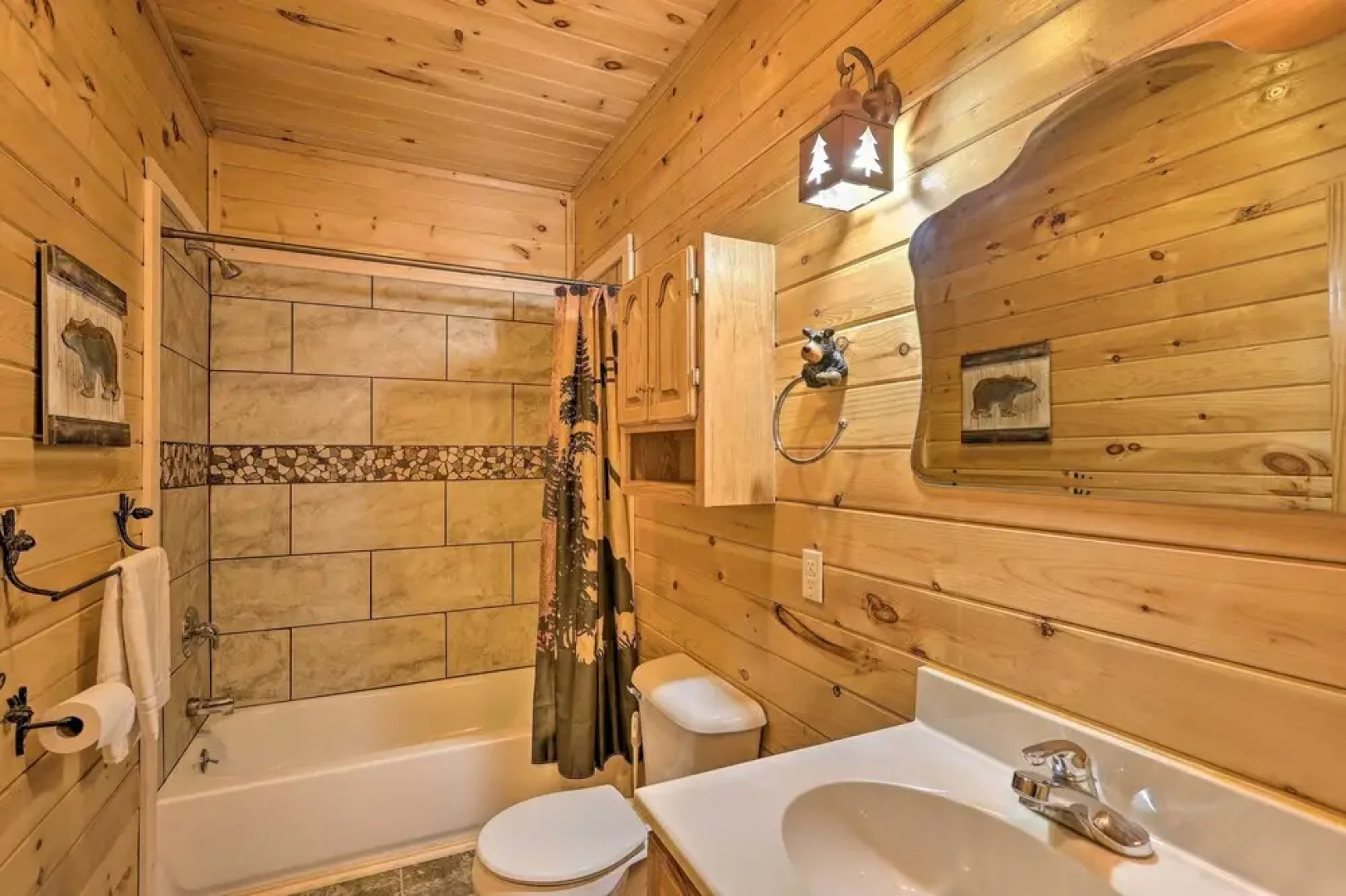 Sun-dappled Cadillac Gem w/ Kayaks & Grill!