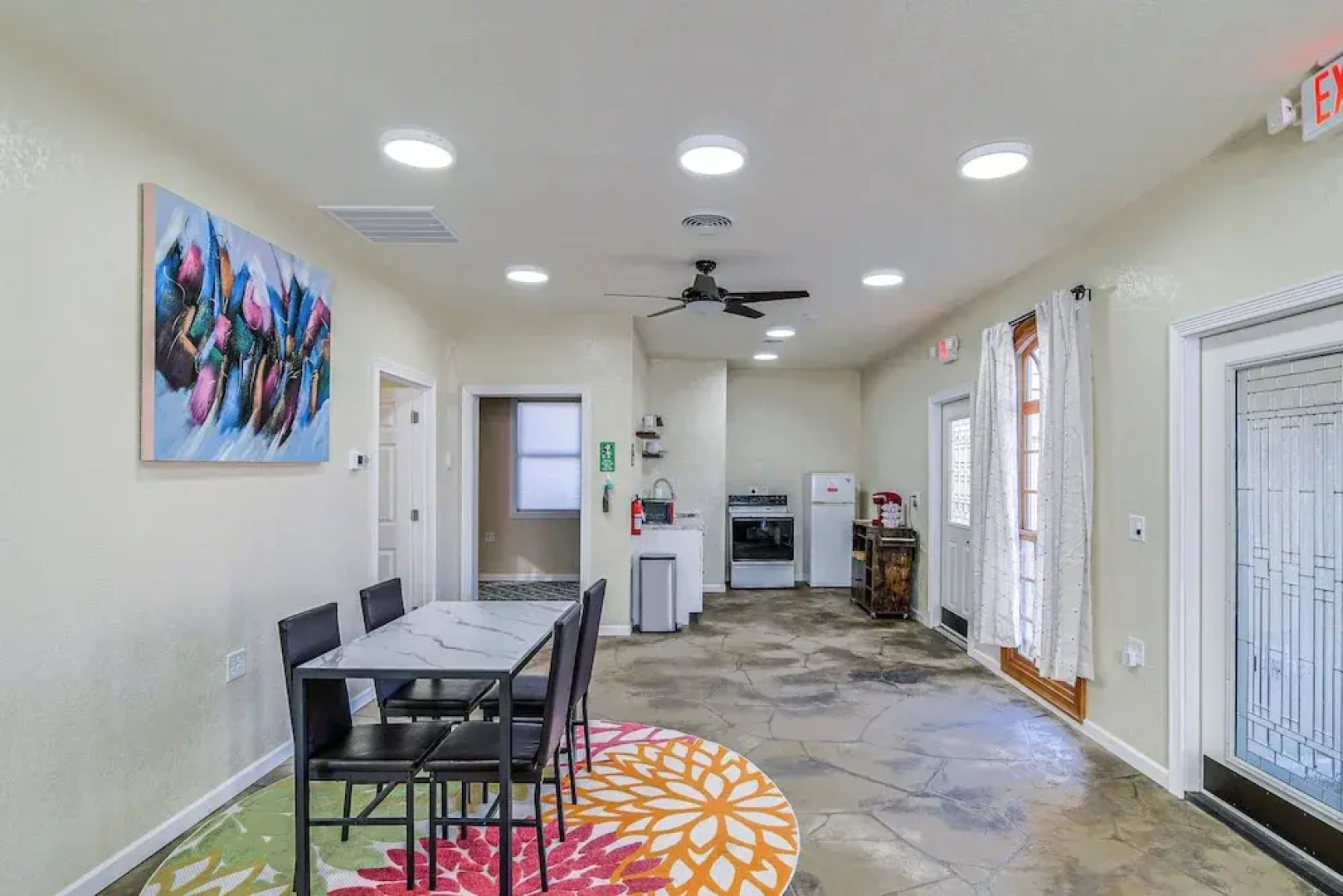 2 Mi to Main St: Newton Guest House