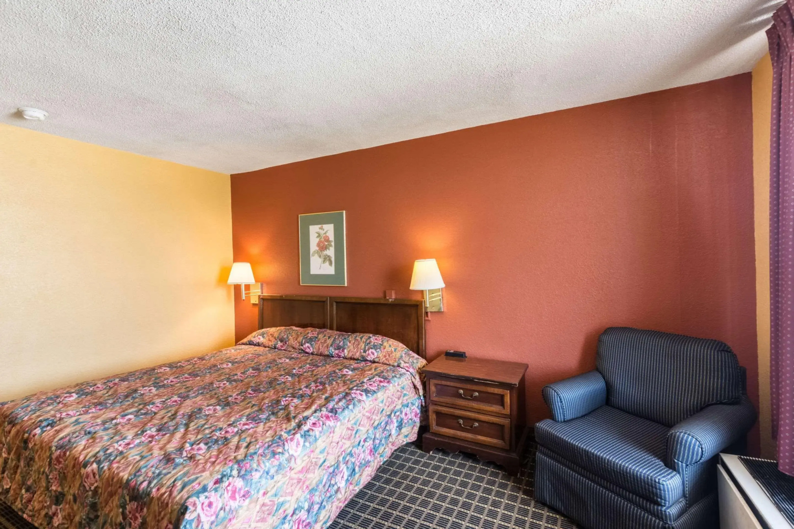Econo Lodge Inn & Suites