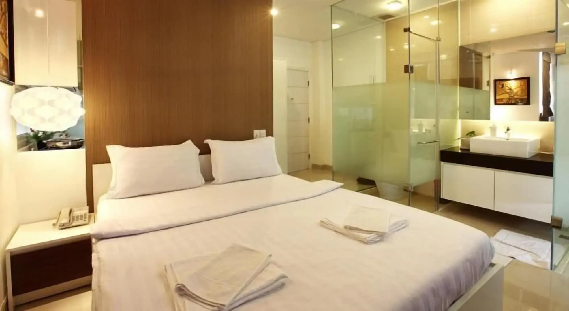 Yellow House Saigon Hotel