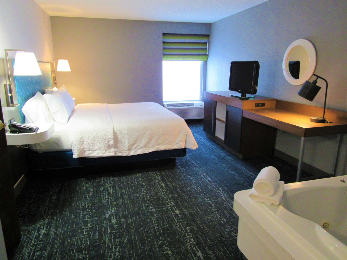 Hampton Inn & Suites Newtown