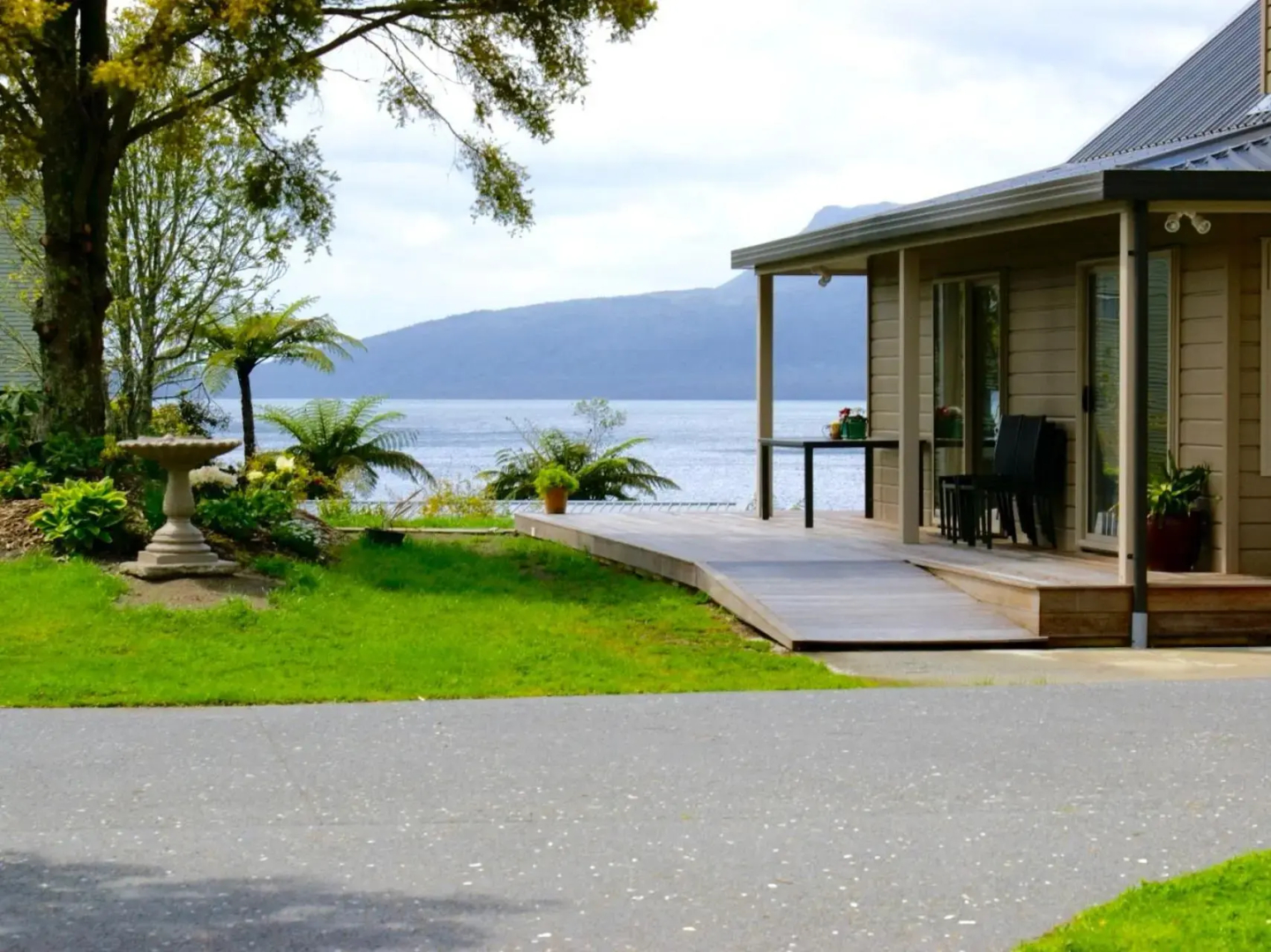 Rainbow Cottage - Lake Tarawera Cottage