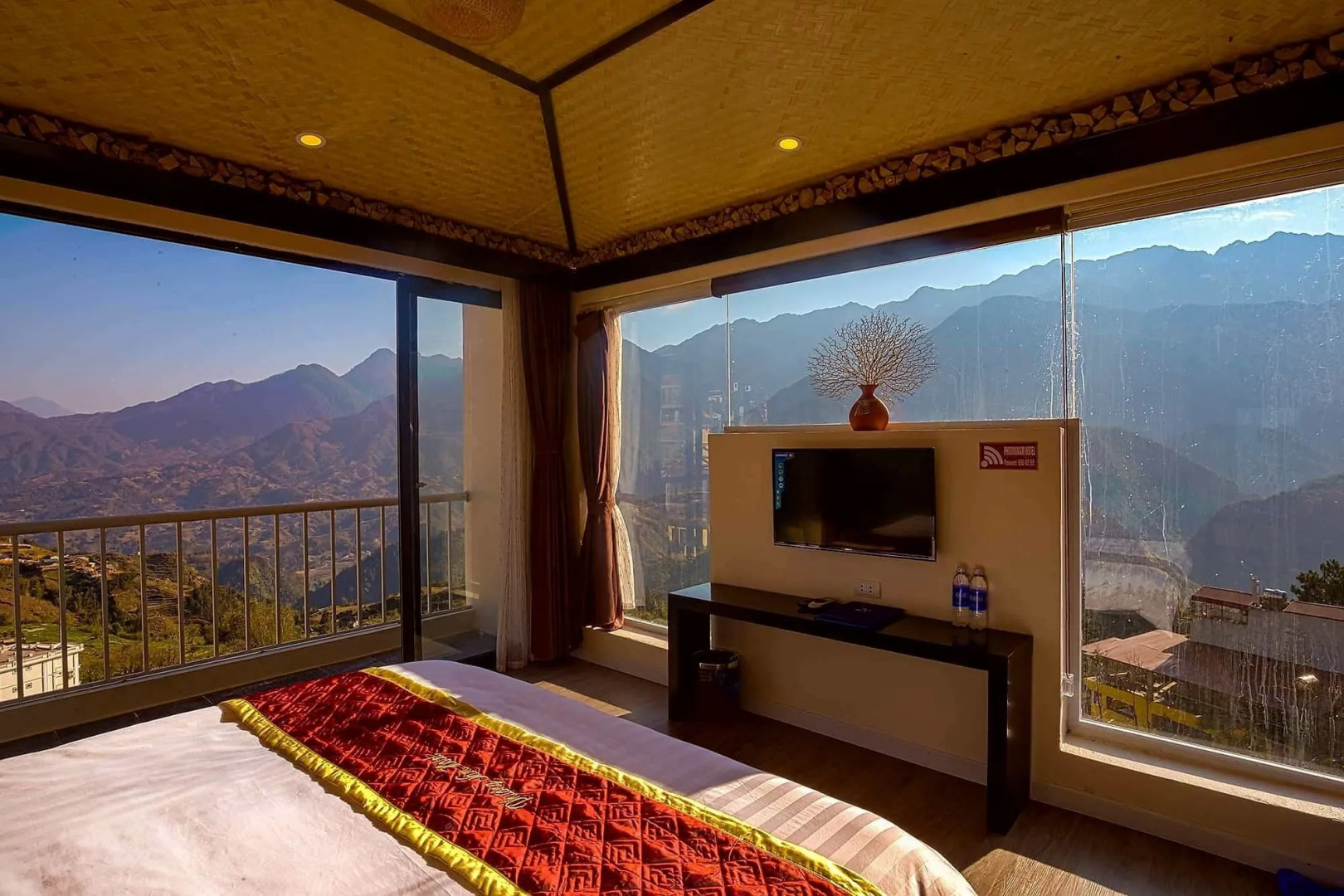 Phuong Nam Mountain View Hotel