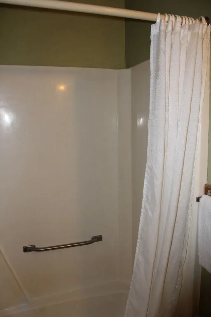 Oak Hill Inn & Suites