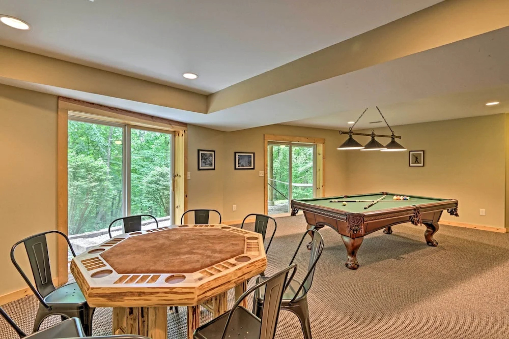 Quiet Cabin w/ Hot Tub ~ 15 Mi to State Parks!