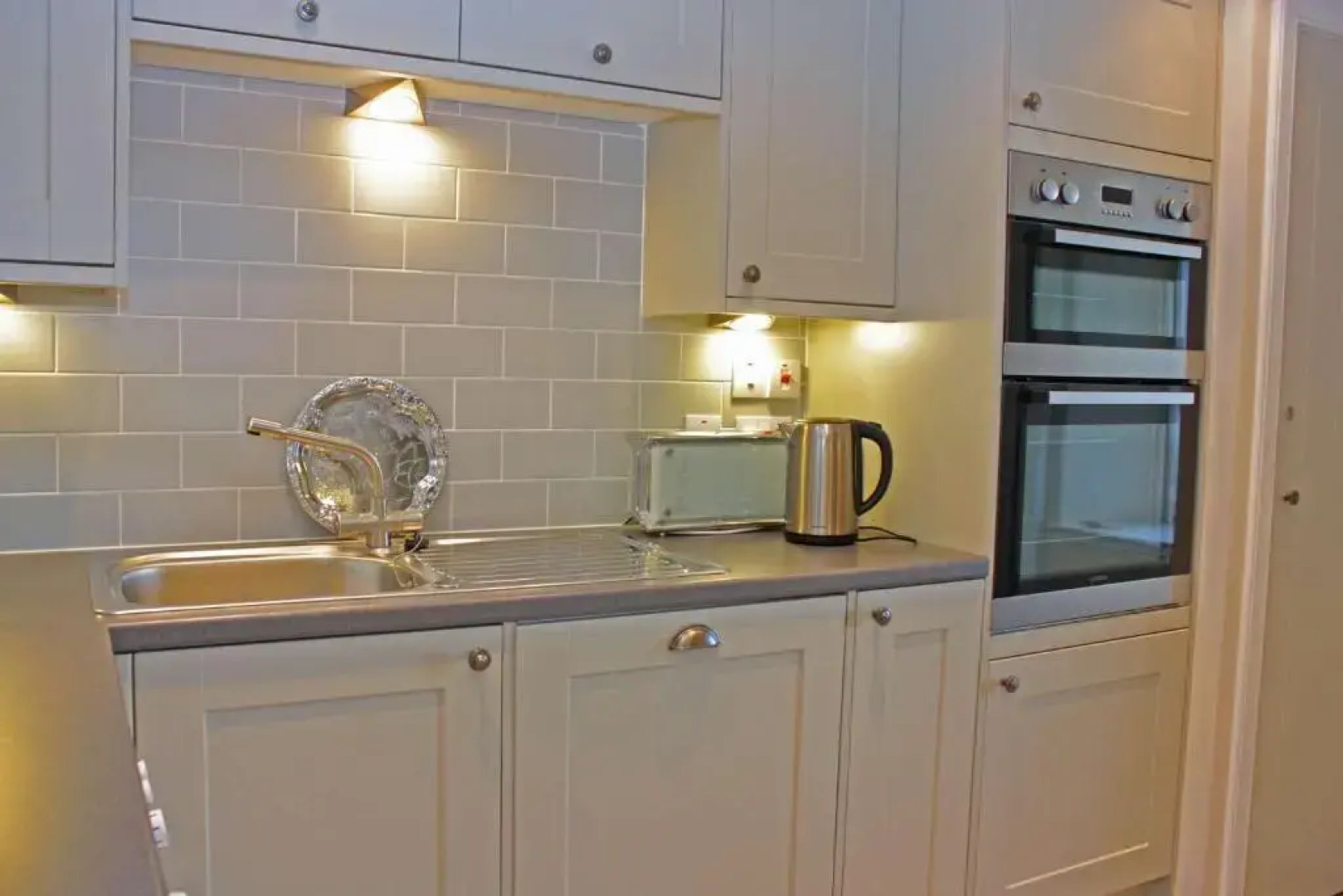 Apartment 8, The Granary