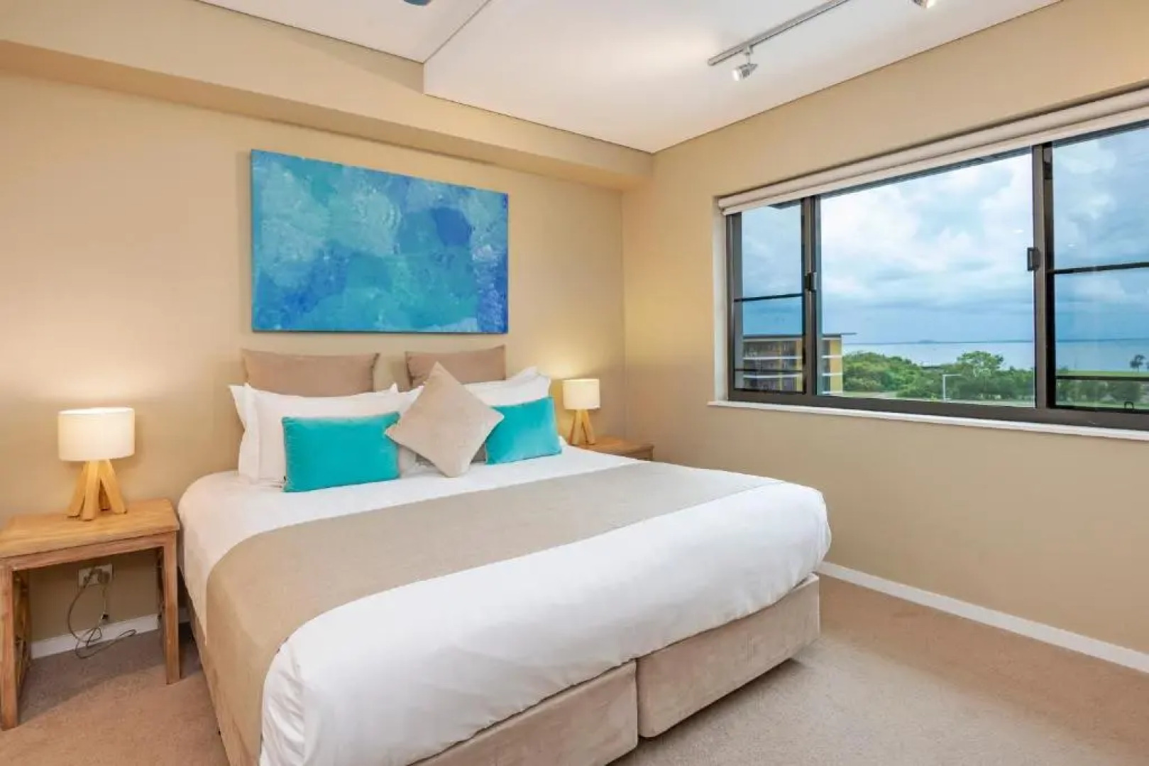 Saltwater Suites - 1,2 & 3 Bed Waterfront Apartments