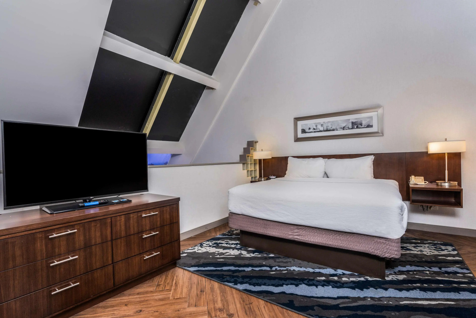 Embassy Suites by Hilton Indianapolis Downtown