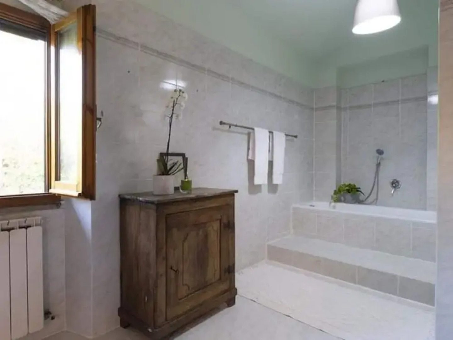 Belvilla by OYO Tasteful Villa With Bubble Bath