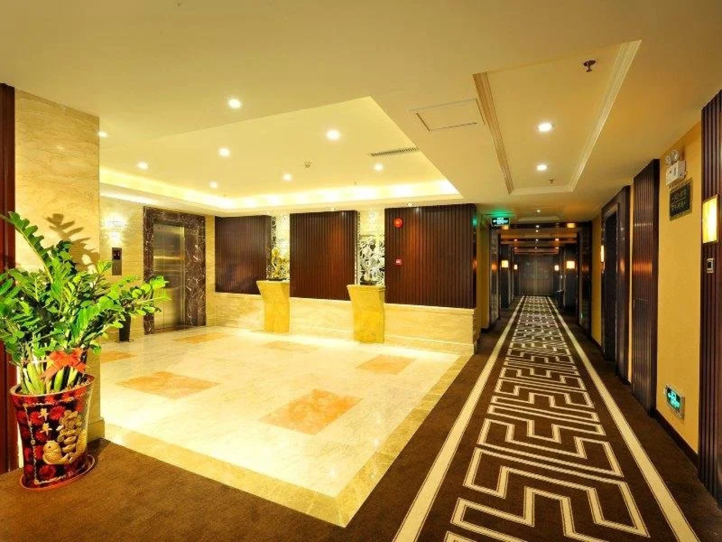 Jiahu International Hotel