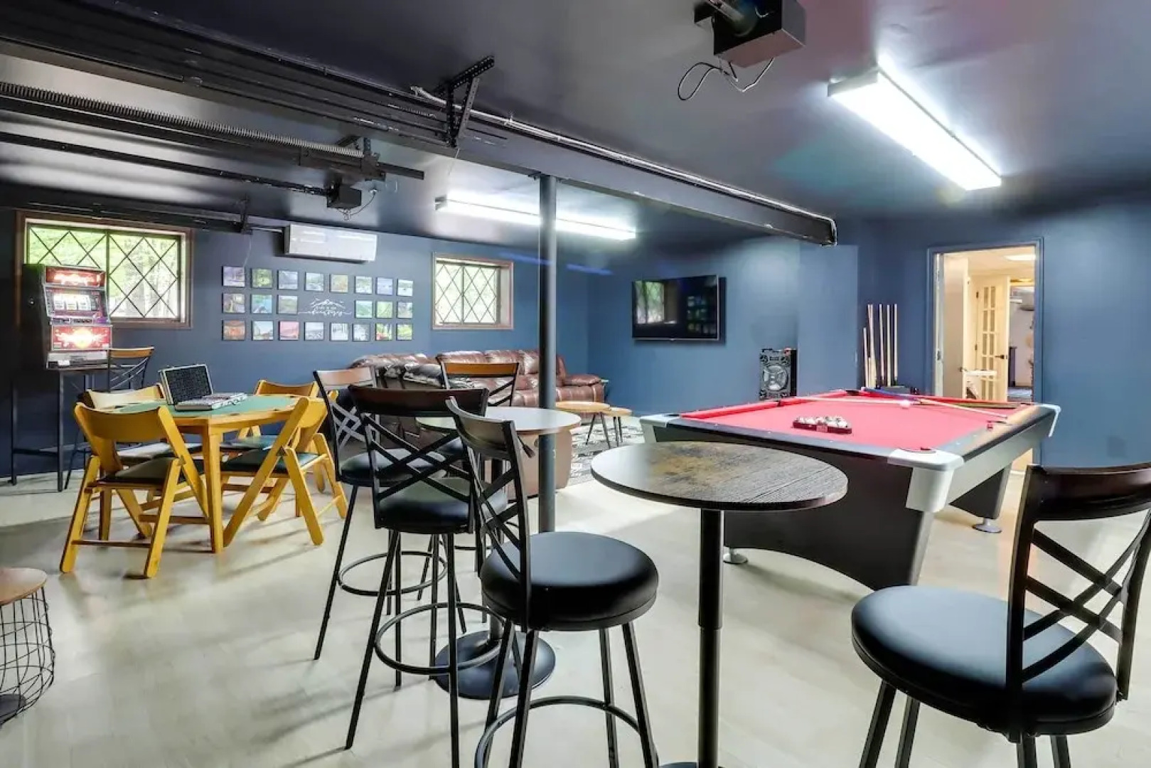 Outdoor Entertainment + Hot Tub: Poconos Home!