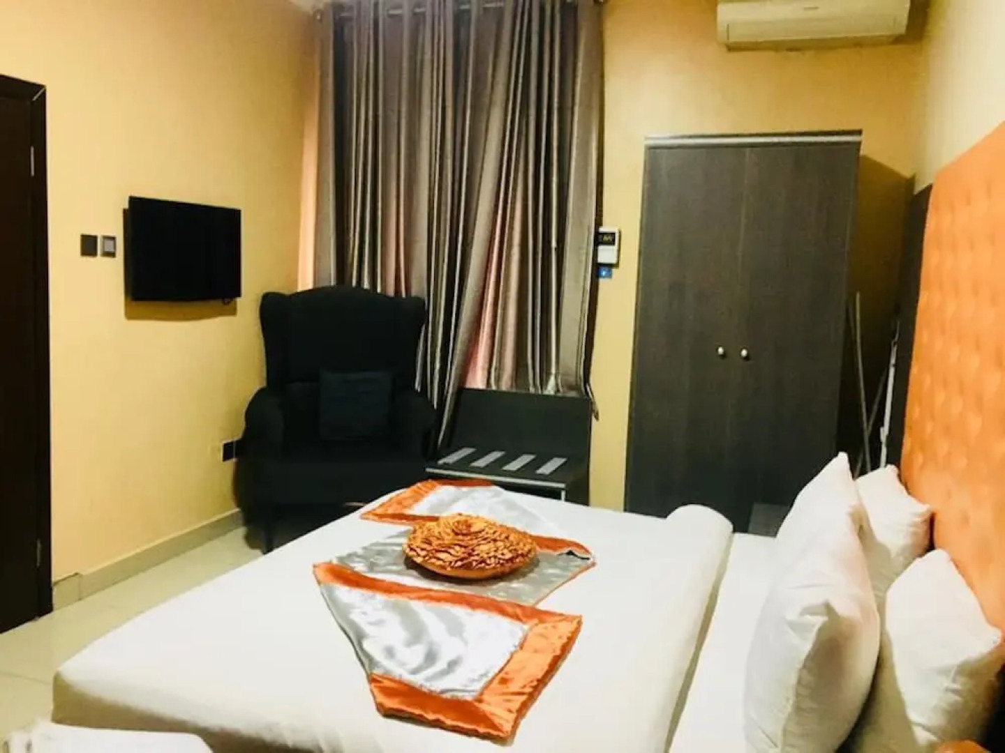 Le Paris Continental Hotel