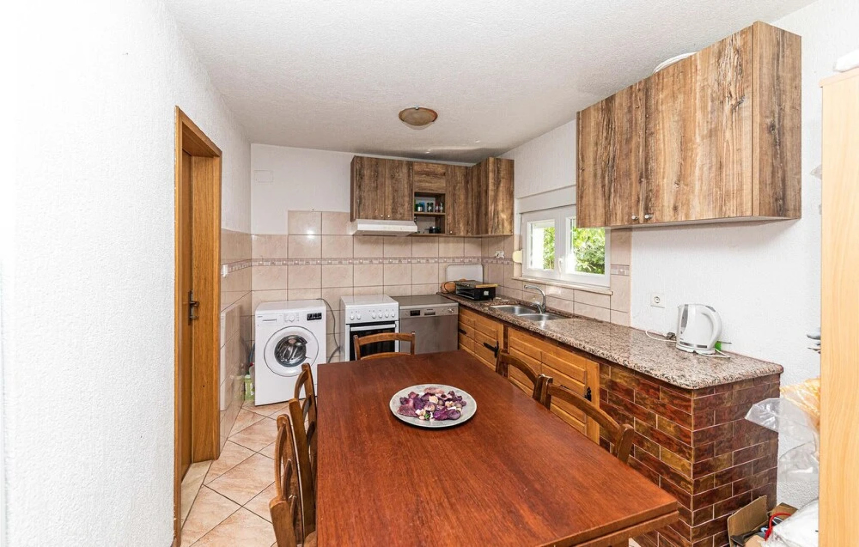 Beautiful Apartment in Kastel Stari With 3 Bedrooms, Outdoor Swimming Pool and Sauna