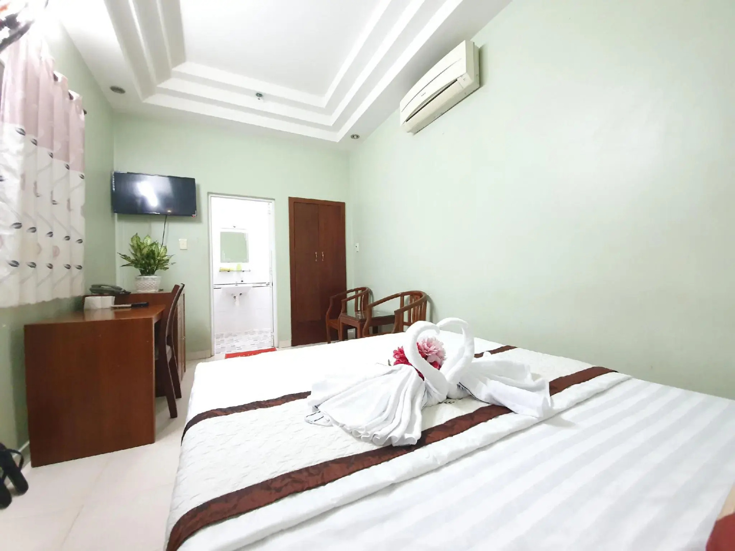 Tan Truong Son Hotel