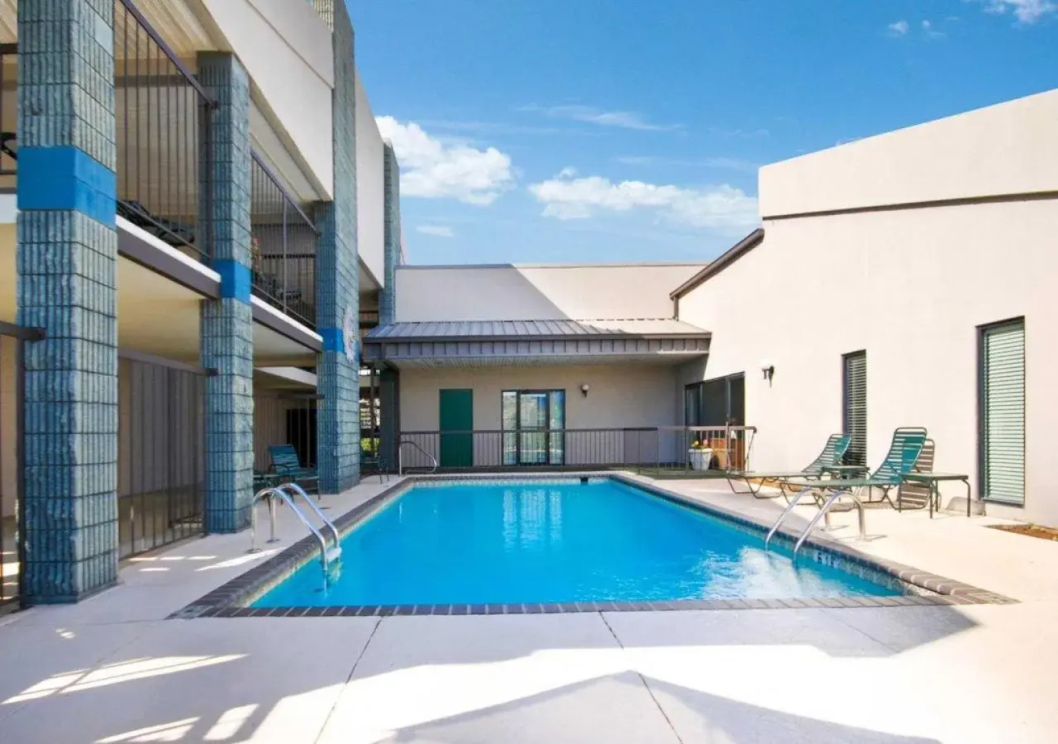 Executive Inn & Suites