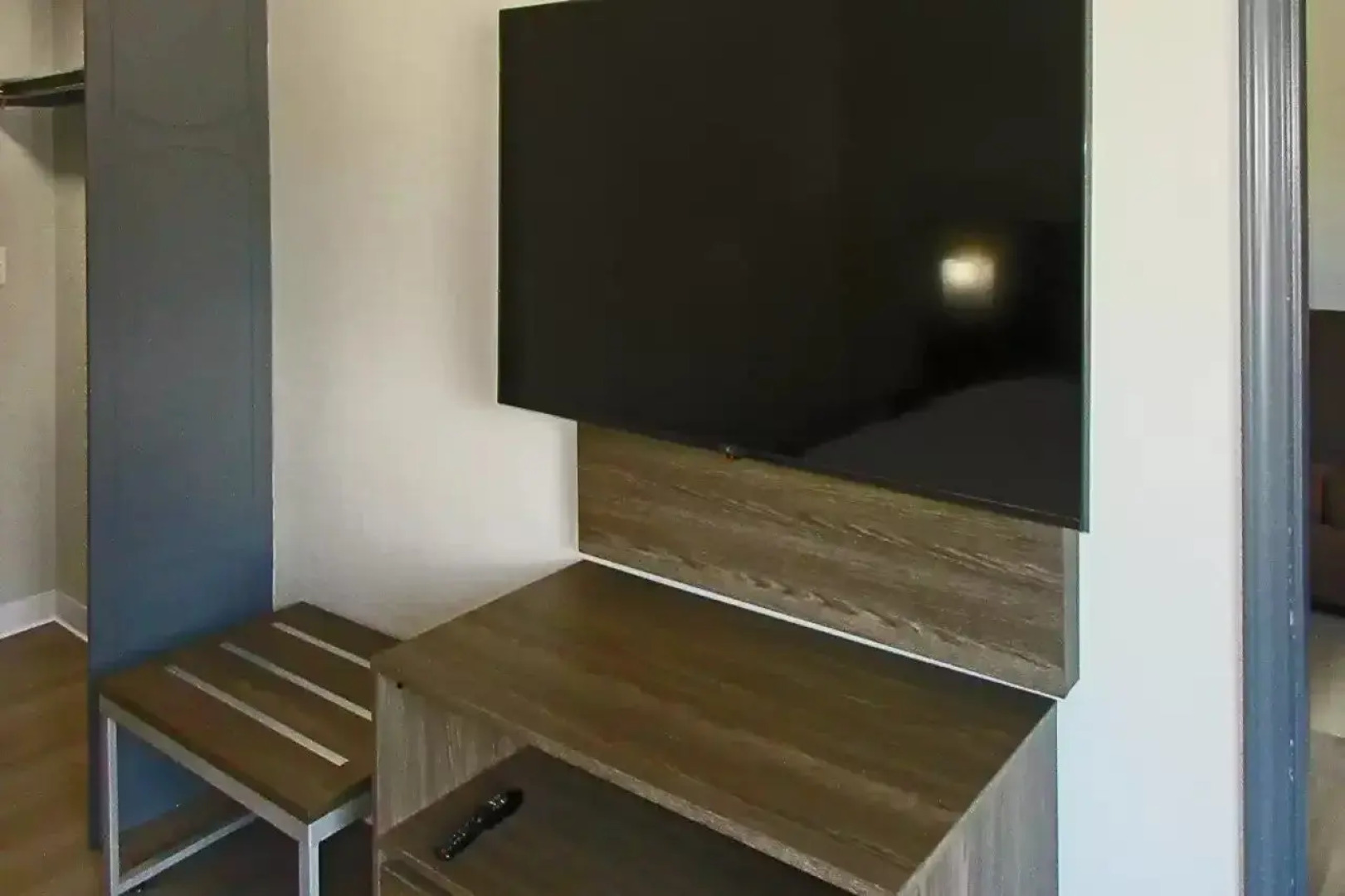 Suburban Studios Milwaukee Airport