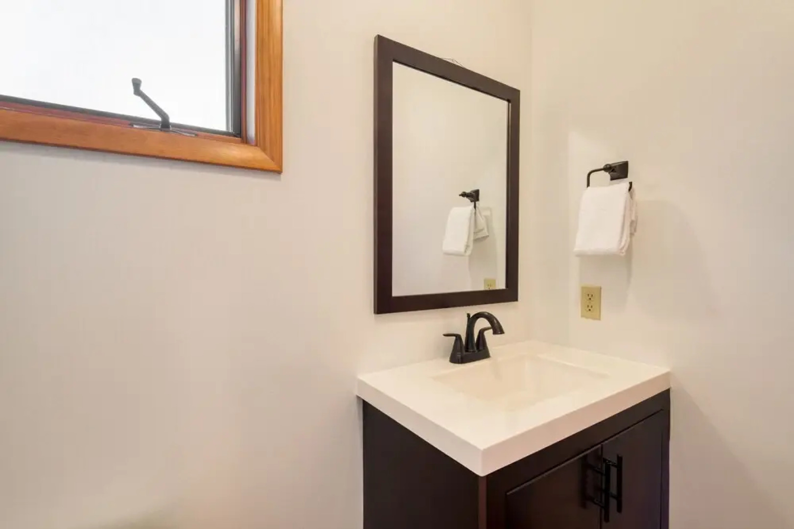 Silver Hollow by AvantStay Gorgeous Secluded Park City Home w Hot Tub and Pine Tree Views