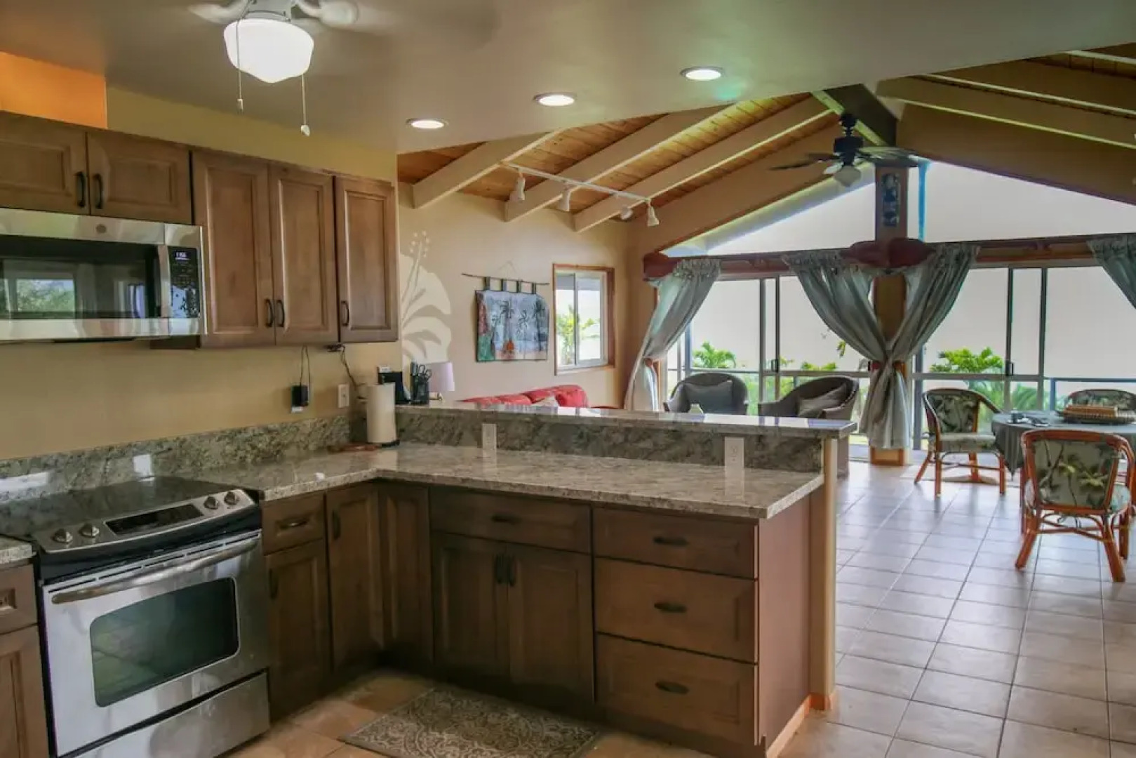Hale Hamakua 3 Bedroom Home by RedAwning